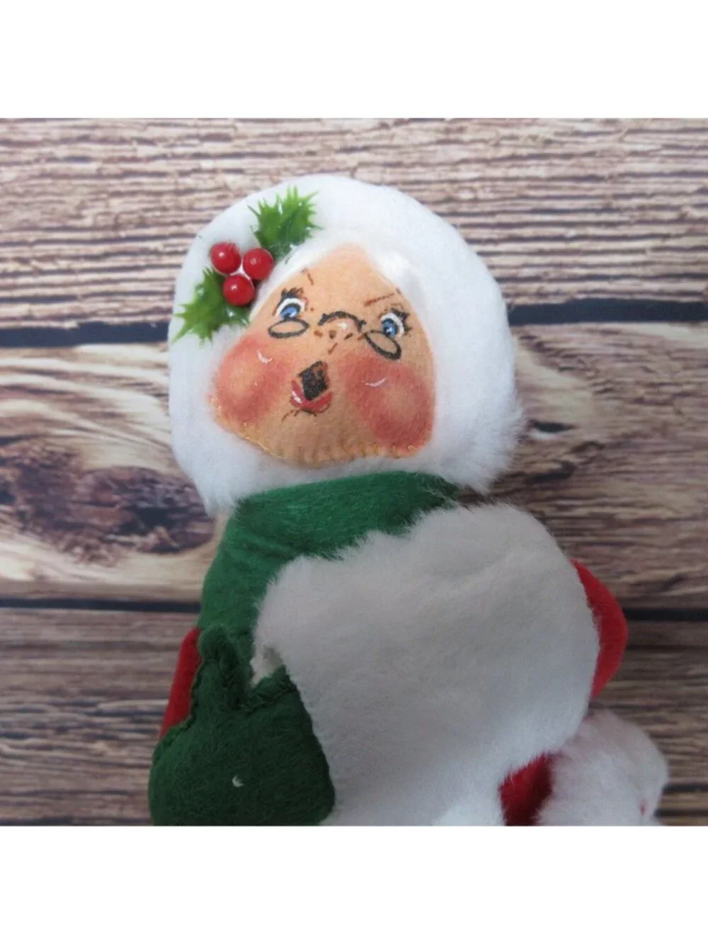 Annalee Doll Caroling Mrs. Claus & White Fur Muff Open Eyes #521589 Vintage 1989